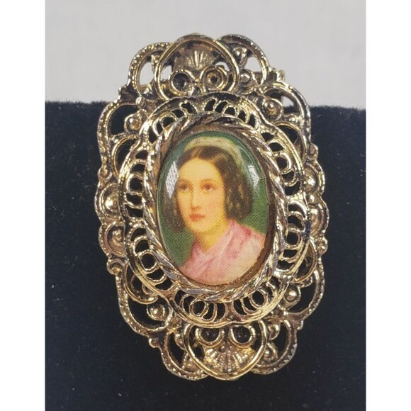 Vintage 1960's Signed Gerry’s Gold Tone Cameo Lady Retro Style Brooch Pin - Picture 1 of 16